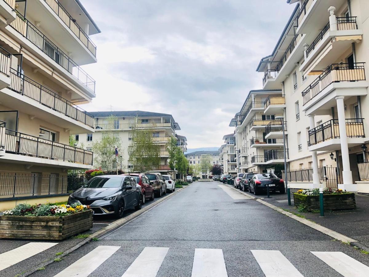 Beautiful Apartment Near Geneva Saint-Julien-en-Genevois Exterior photo